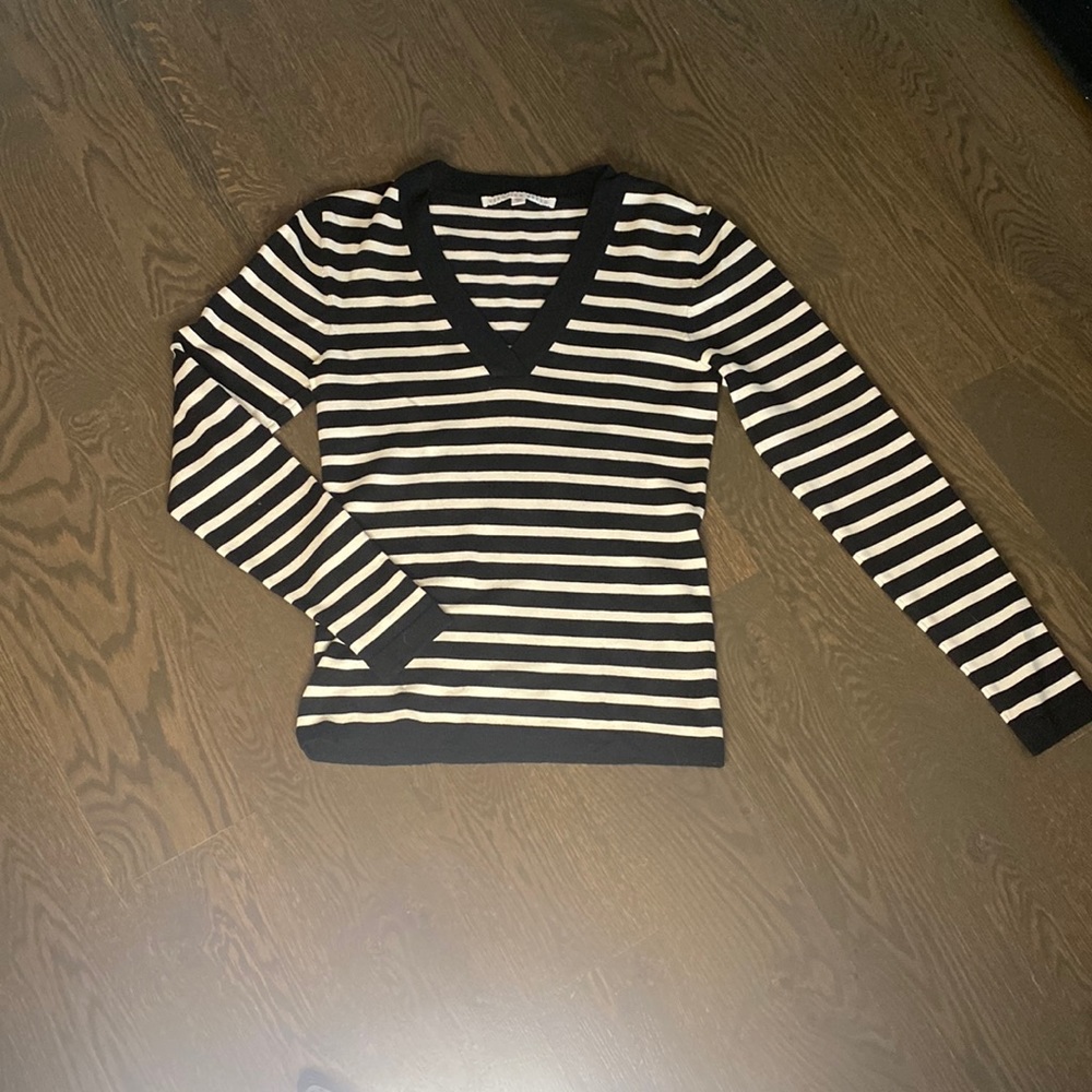 VERONICA BEARD - black and cream striped v-neck, long sleeve sweater - sz M